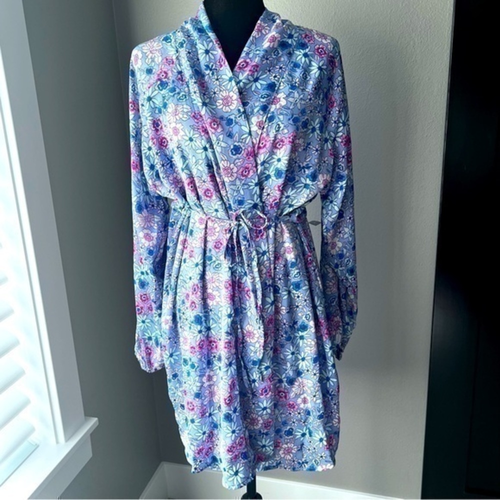 💚 NWT Women’s lightweight floral robe size S/M